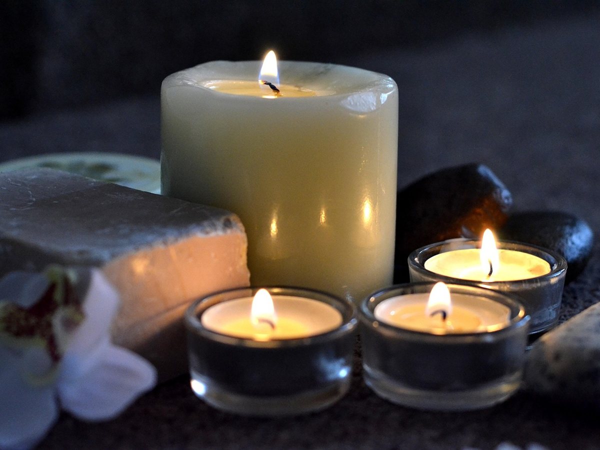 Bougies allumées pour une ambiance de détente